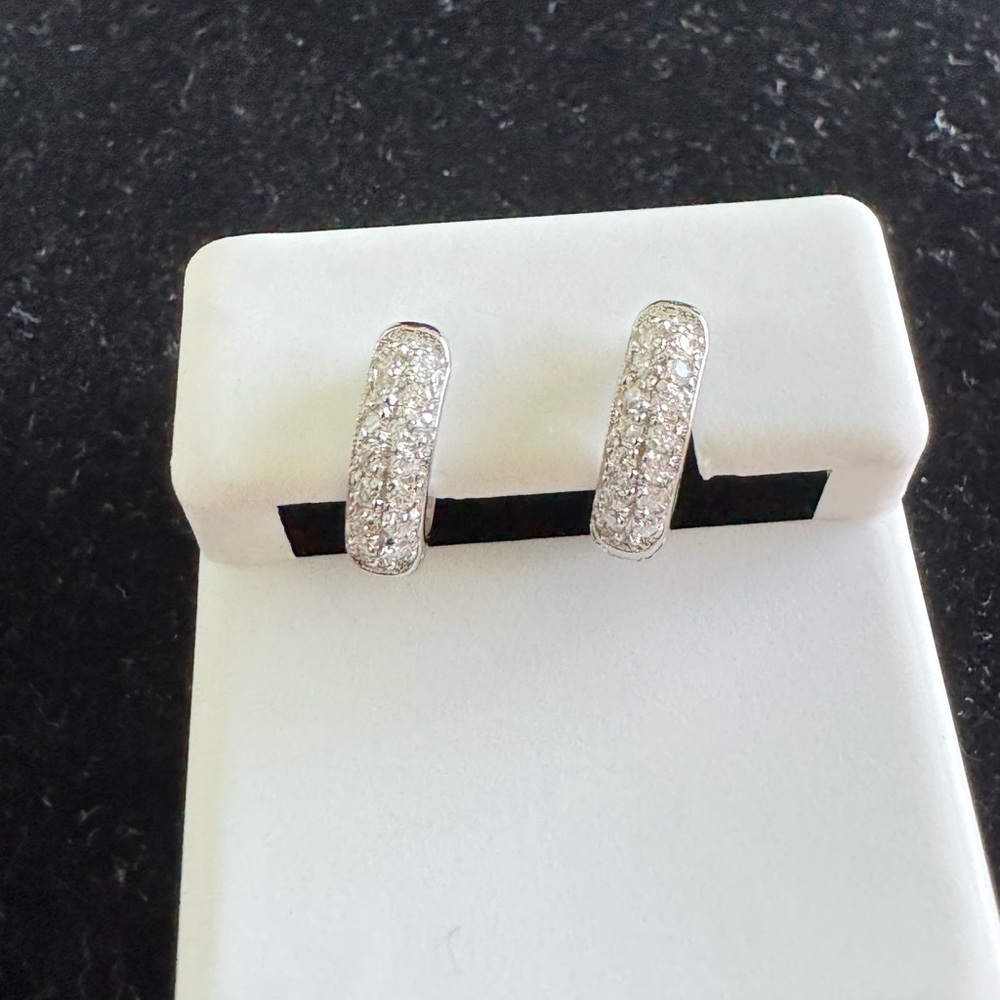Elegant 924 sterling Silver huggy hoop Earrings pave’ moissanite $48